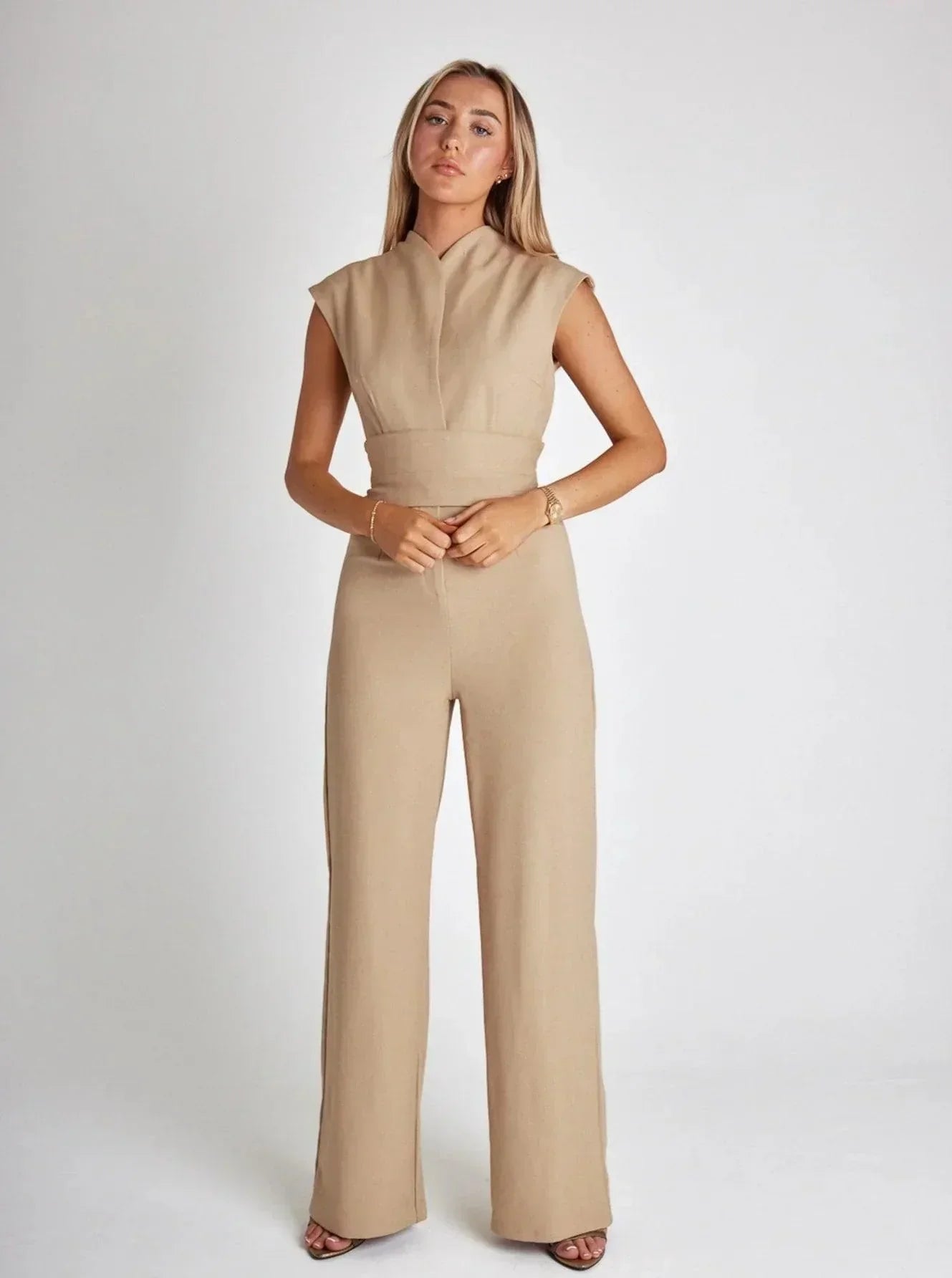 Calinda - Chic Sleeveless V-Neck Wide-Leg Jumpsuit